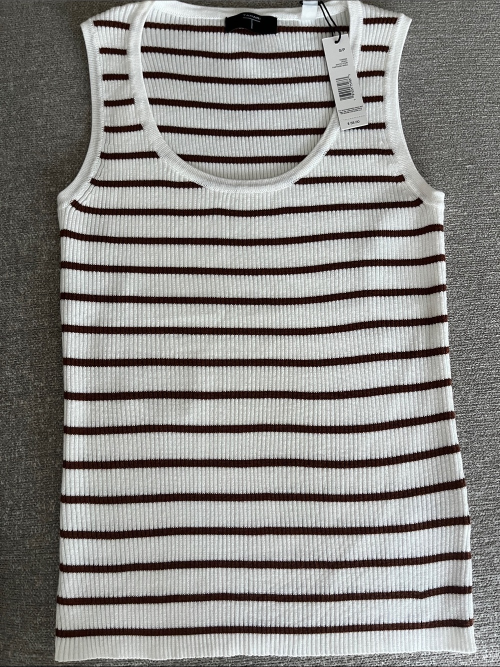 Tahari - Picture 4 of 6